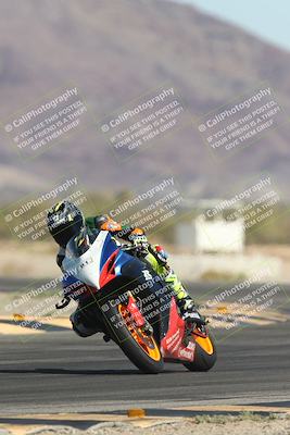 media/Oct-30-2025-Racers Edge (Thu) [[dabbdaf680]]/3-B Group/Session 2 (Turn 14)/